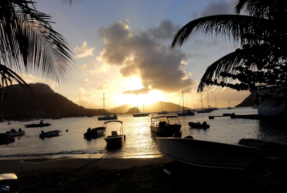 Blog voyage coucher de soleil sur les saintes la baie Avis sur UCPA Les saintes