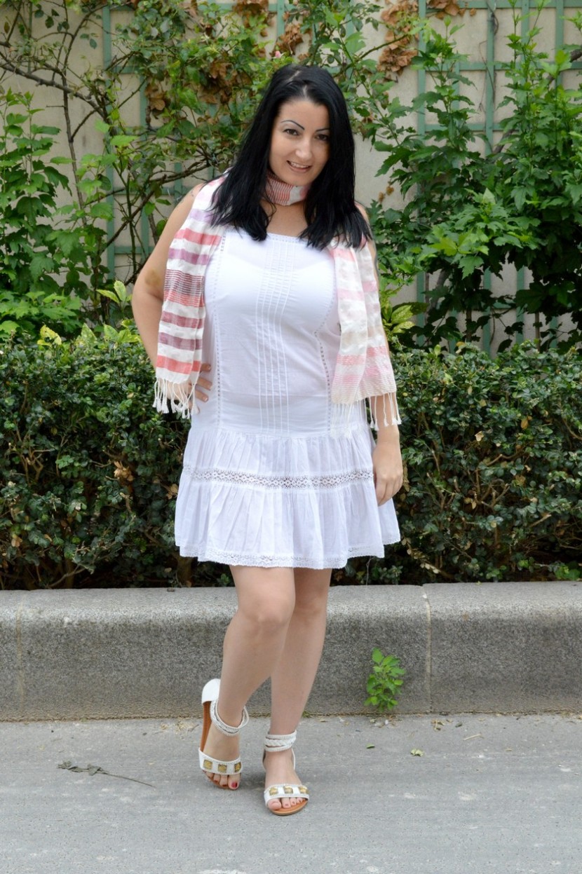 Blog mode Mélo l'imparfaite robe blanche tati en pied foulard pastel krama krama (2)