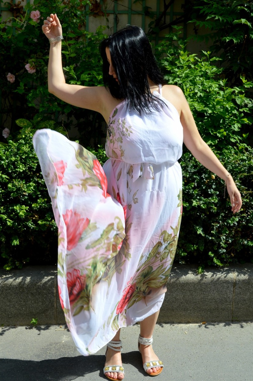 Blog mode Mélo l'imparfaite robe volante fleurie Dxmall en pied