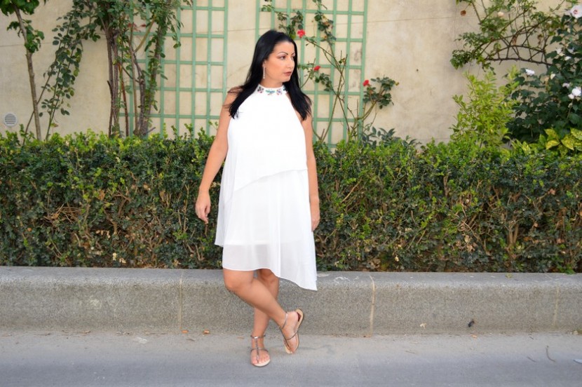 Blog mode Melolimparfaite robe blanche gem asos jambes croisées