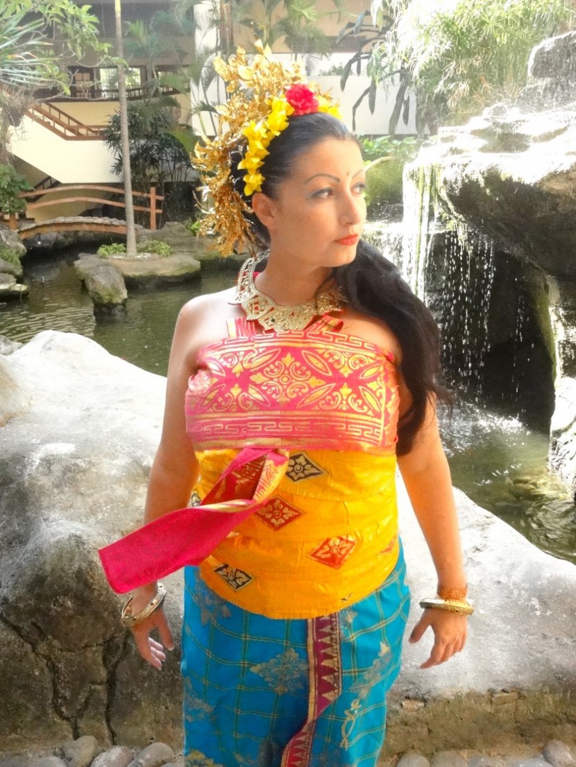 Blog voyage Mélo l'imparfaite costume traditionnel balinais melo