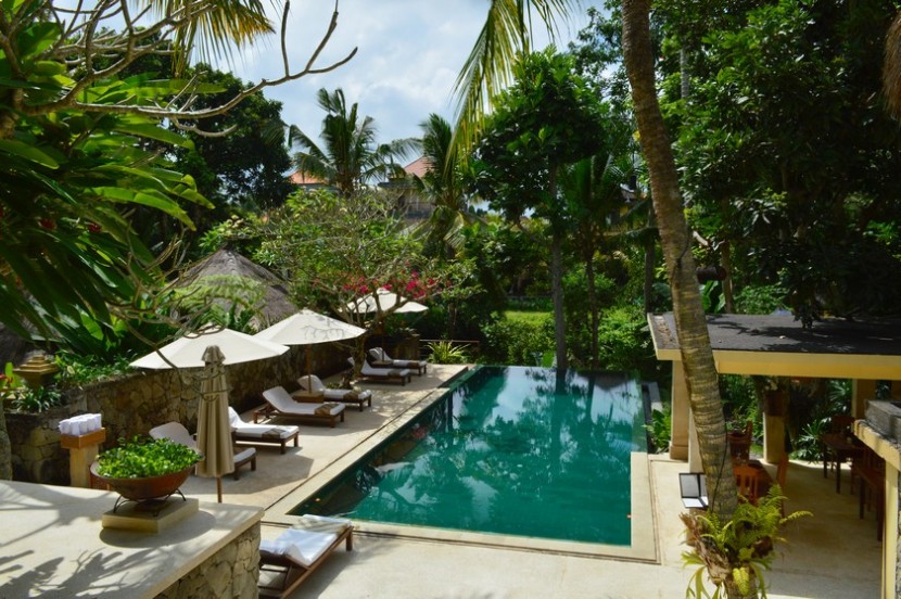 Blog mode melolimparfaite hotel komaneka monkey forest ubud pool