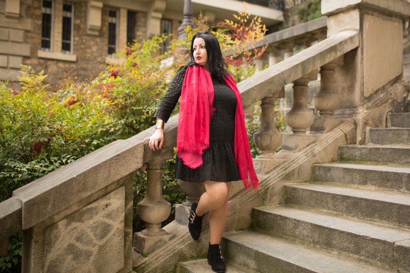 Blog mode melolimparfaite robe noire echarpe framboise