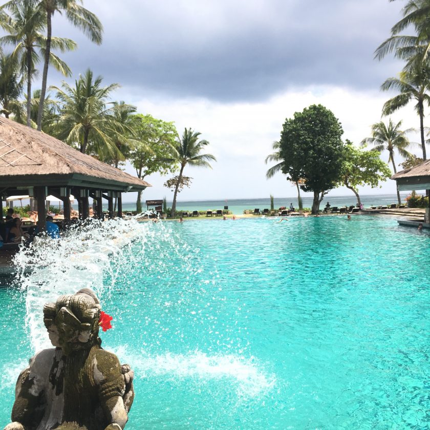 Blog voyage melolimparfaite Bali avis sur l'hotel intercontinental piscine fontaine jimbaran